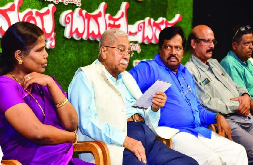 हम मानसिक रूप से अभी भी हैं ब्रिटिश नागरिक: चंद्रशेखर कंबार हम मानसिक रूप से अभी भी हैं ब्रिटिश नागरिक: चंद्रशेखर कंबार