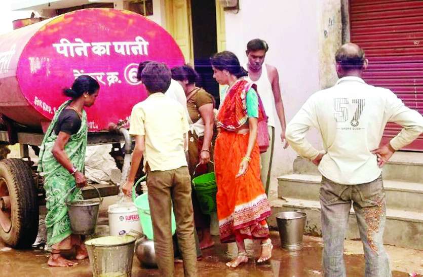 Water Problem जलसंकट : गर्मी आते ही गिरने लगा शहर का जलस्तर, 5 सौ हैंडपंप खुद प्यासे