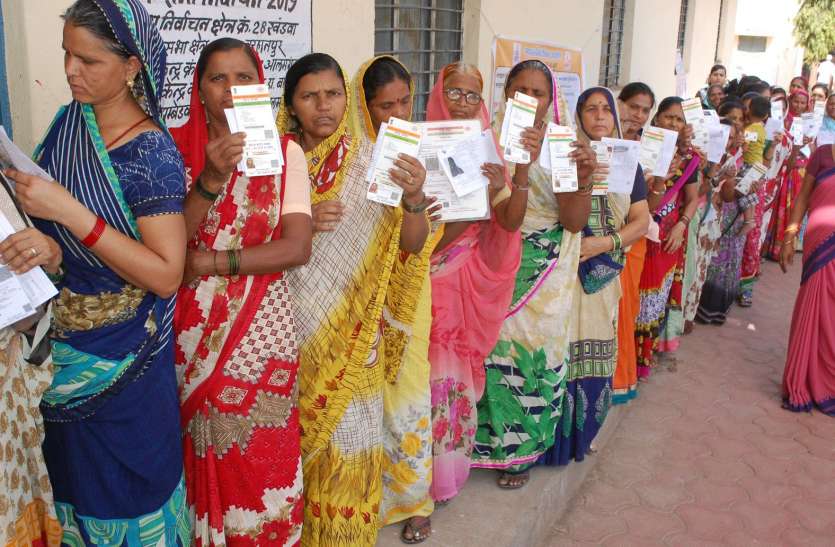 45 in Burhanpur, 50.36 percent race in Nagesagar, enthusiasm in people, dharma in the afternoon बुरहानपुर में 45, नेपानगर में 50.36 फीसदी मतदान, लोगों में उत्साह, दोपहर में धिमी पड़ी गति