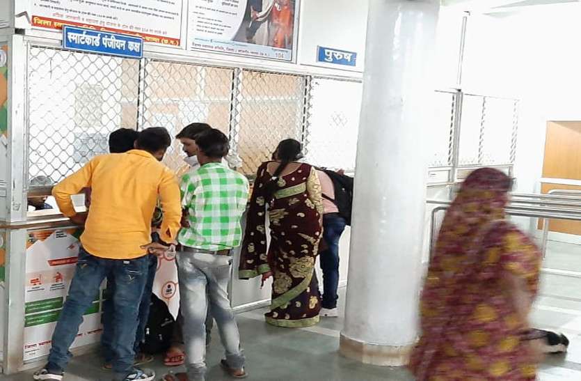 डॉग बाइट : दवा का इतना शार्टेज कि मासूम को इंजेक्शन लगाने लिए पिता भटगांव से पहुंचा जांजगीर डॉग बाइट : दवा का इतना शार्टेज कि मासूम को इंजेक्शन लगाने लिए पिता भटगांव से पहुंचा जांजगीर