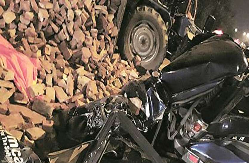 accident नाचते-गाते बारातियों पर चढ़ा ईंटों से भरा ट्रैक्टर, तीन की मौत, आधा दर्जन घायल, खौफनाक मंजर देख दहल उठा दिल