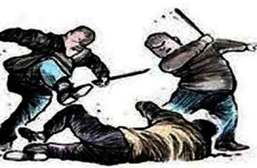 Four-five people attacked a young man कहासुनी के बाद युवक पर जानलेवा हमला