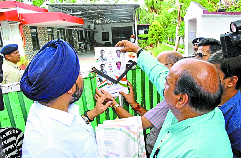 congress-bjp-politics MP शिवराज ने वचन पूरे करने के प्रमाण नहीं लिए तो कांग्रेसियों ने कोरियर से भेजे