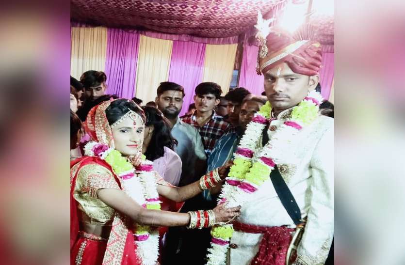 माता-पिता की ओर से बचपन में लावारिस छोड़ी गई लाडो की शादी शनिवार शाम को बड़े धूमधाम से हुई। बिन मां-बाप के इस बेटी की शादी में पूरा शहर बना बाबुल, कन्यादान कर दूल्हा-दुल्हन को दिया आशीर्वाद