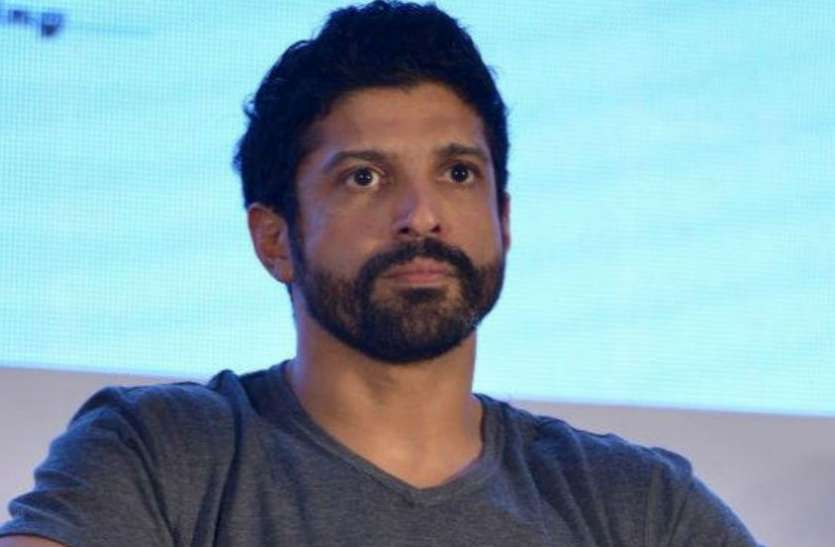 Farhan Akhtar साध्वी को घेरने को चक्कर में फरहान अख्तर ने की बड़ी भूल, सोशल मीडिया पर लोगों ने सुनाई खरी-खोटी
