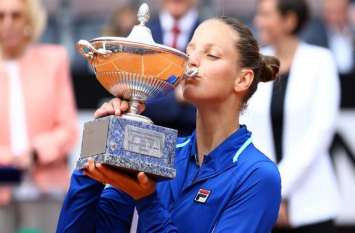 Carolina Pliskova won title of Italy Open by defeating Johanna Konta इटली ओपनः कोंटा को हराकर प्लिस्कोवा ने मारी बाजी, खिताब जीतने वाली चेक गणराज्य की पहली खिलाड़ी
