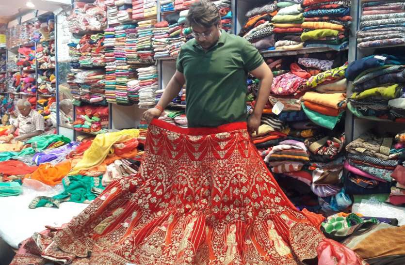 A picture of every moment of marriage on Lehnga लहंगे पर विवाह के हर पल की तस्वीर