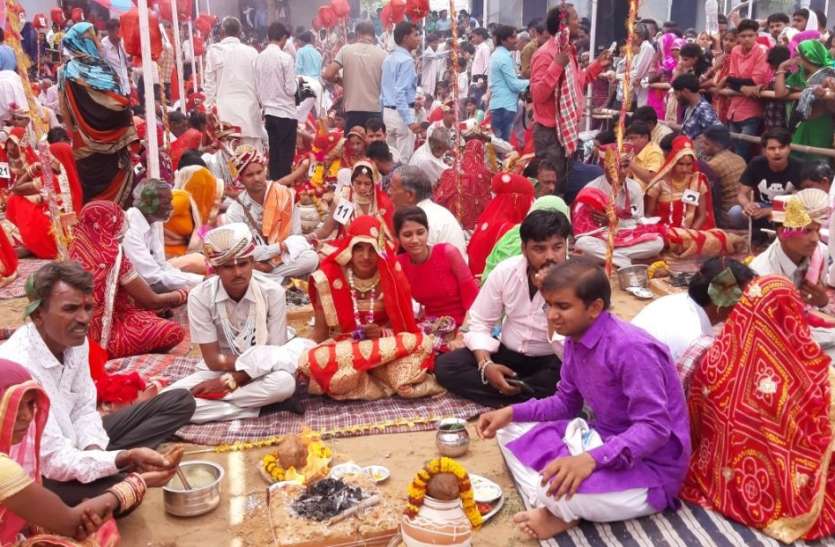 collective marriage conference पांचाल समाज का सामूहिक विवाह सम्मेलन, परिणय सूत्र में बंधे 27 जोड़े