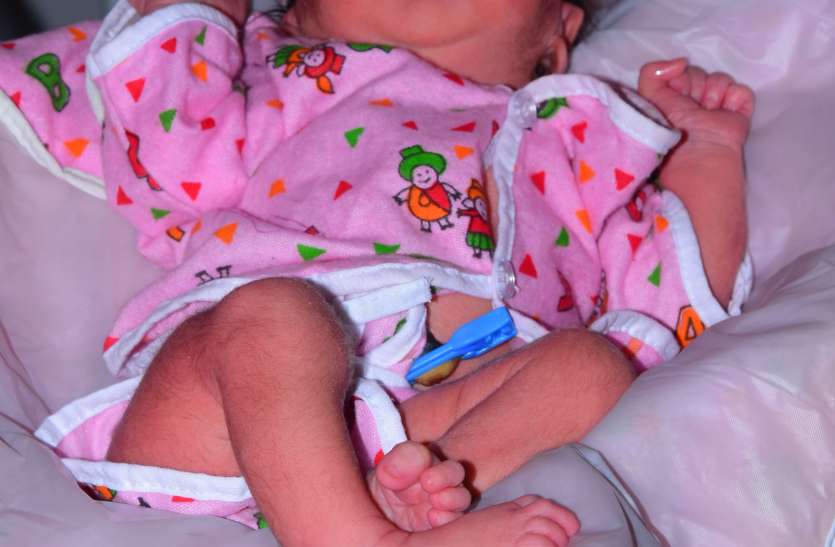 Baby clothes लेबर रूम से बिना कपड़े बाहर नहीं आएगा बेबी