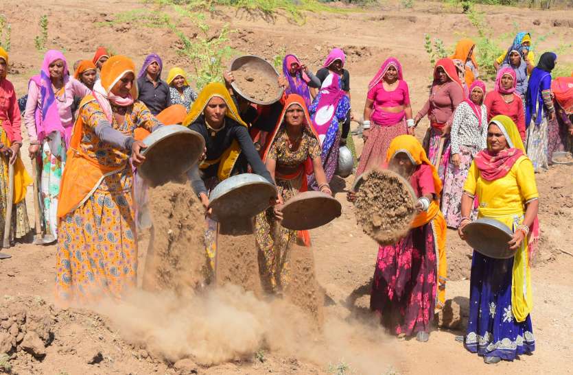 Water is the message of life जल ही जीवन का दिया संदेश