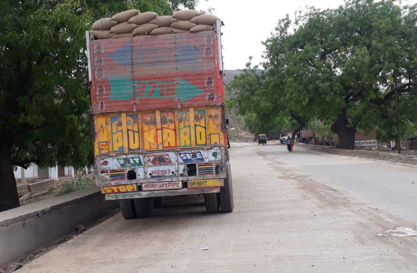 Overload transport of wheat-rice after the ban प्रतिबंध के बाद भी गेहूं-चावल का ओवरलोड परिवहन कर रहे परिवहनकर्ता, सरकार के खजाने को लगा रहे चपत