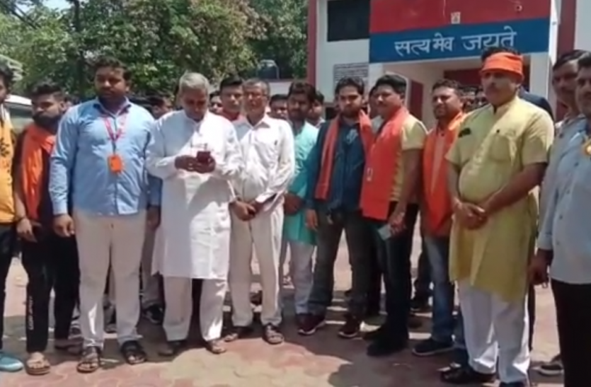 hindu sangathan VIDEO : बैल को जंगल में ले जाकर पहले पैर और फिर काटी गर्दन, सूचना मिलते ही हिंदू संगठन ने...