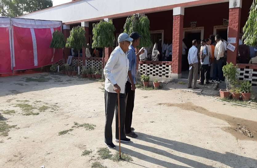 Voting Start Loksabha Election 2019: रॉबर्ट्सगंज में वोटिंग जारी, 03 बजे तक 38.55 % हुआ मतदान