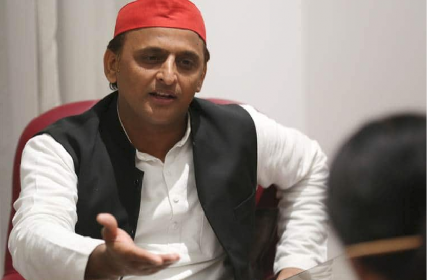 Akhilesh Yadav meet Mayawati after exit poll 2019 मायावती और अखिलेश यादव की मुलाकात ने बढ़ाई सियासी हलचल, सरकार बनाने की कवायद में जुटा विपक्ष