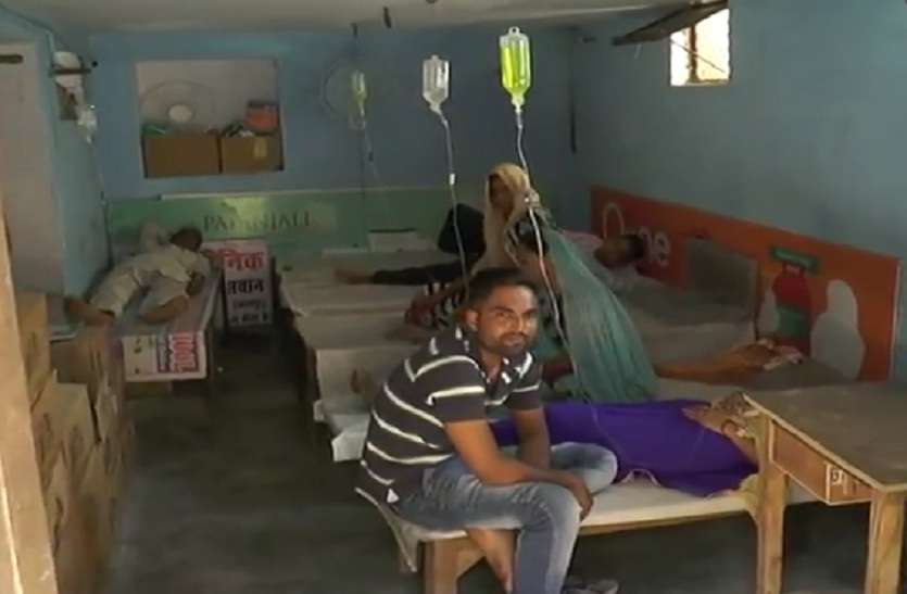 jhola chhap doctor income from patient in summer session झोलाछाप डॉक्टरों की बढ़ती गर्मी में हो रही चांदी, भोलो भाले मरीजों को बना रहे शिकार
