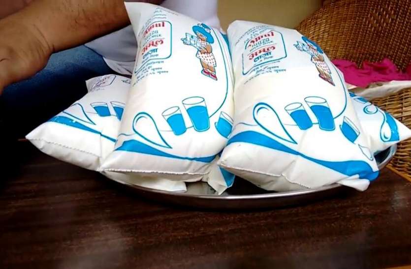 AMUL AMUL दूध की कीमतों में 2 रुपए प्रति लीटर का इजाफा, यहां जानिए क्या है नई दरें