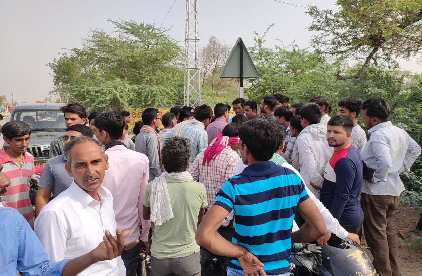 Just beat the driver into a dispute विवाद में कर दी बस चालक की पिटाई
