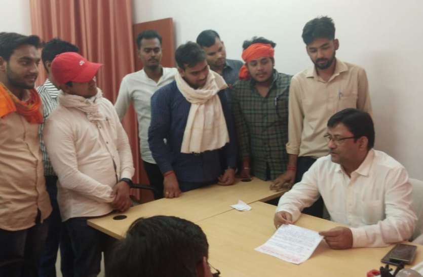 ABVP protested against increase in examination fee awadh University अवध यूनिवर्सिटी में परीक्षा शुल्क में बढोत्तरी को लेकर ABVP ने जताया विरोध