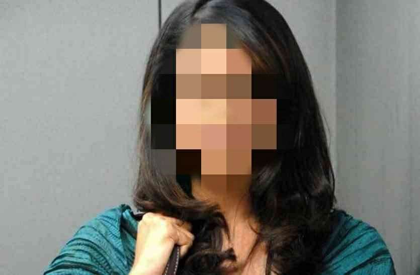 Alwar : Girl Put Allegation On Mother to Pushing Into Prostitution अलवर में फिर शर्मसार हुई मानवता, 19 वर्षीय युवती ने अपनी मां और मामा पर लगाया वेश्यावृती में धकेलने का आरोप