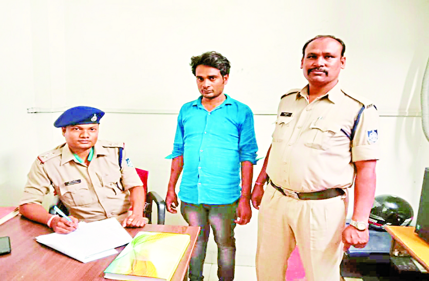news देशभर में बैंक एटीएम से रकम निकालने वाला ठग पकड़ाया, 50 एटीएम बरामद