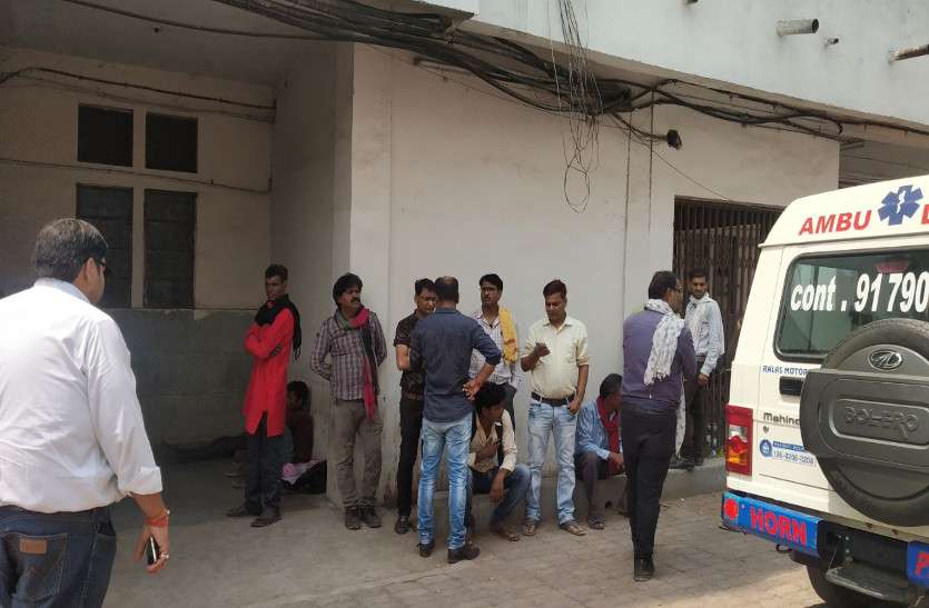 CG News बिजली कर्मी की गिरने से दर्दनाक मौत, बिना सुरक्षा के तपती धूप में कर रहा था काम