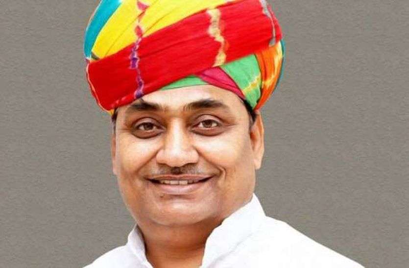प्रदेश में शिक्षकों व अभिभावकों के लिए खुश्खबरी है। शिक्षा मंत्री गोविंद सिंह डोटासरा ने शैक्षिक सत्र में बड़ा बदलाव किया है। Education Session Rajasthan: राजस्थान में शिक्षकों और अभिभावकों के लिए बड़ी खुशखबरी