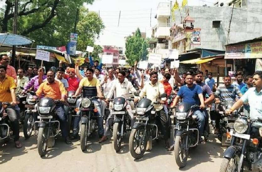 up news हत्या मामले में व्यापारियों की चेतावनी, दो दिन में नहीं खुला राज तो दिखाएंगे ताकत