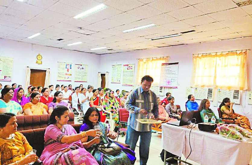 patrika ब्रेस्ट कैंसर सबसे बड़ा खतरा, मगर महिलाएं खुद कर सकती है जांच