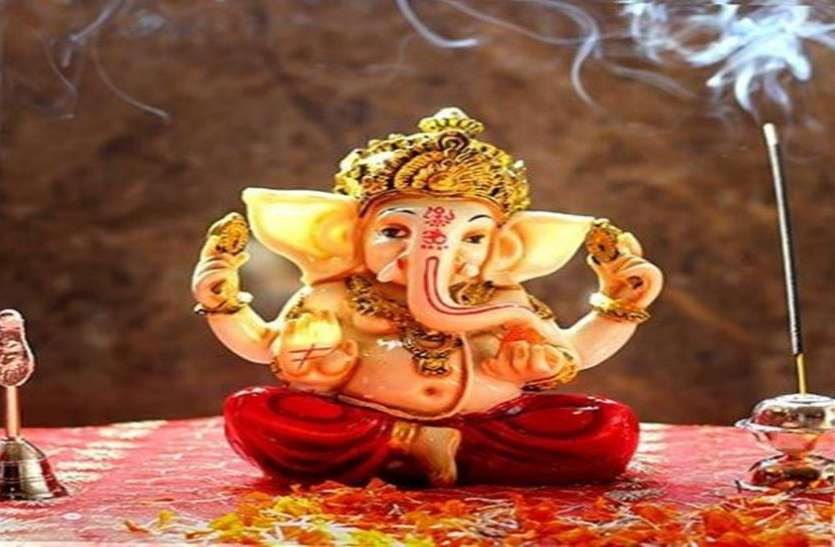 lord ganesh बुधवार को इन 10 तरीकों से करें गणेश जी की पूजा, हमेशा बनी रहेगी मां लक्ष्मी की कृपा