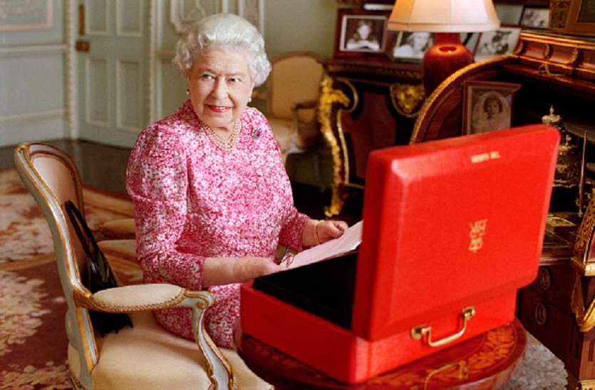 Queen Elizabeth is looking for social media manager know about salary ब्रिटेन के राजघराने में निकली गजब की वैकेंसी, महारानी की नौकरी करने वाले को 26 लाख की सैलरी