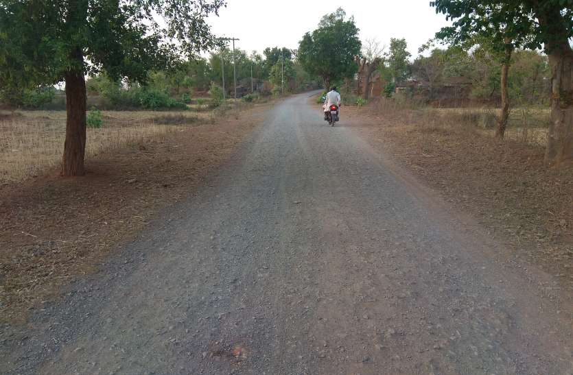 road प्रदेश को छत्तीसगढ़ से जोडऩे वाली सड़क का तीन साल से क्यों नहीं हो पा रहा निर्माण