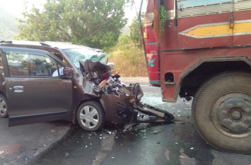 Odisha: Five people of a family killed in a road accident in Kalahandi ओडिशा: कालाहांडी में ट्रक ने कार को रौंदा, एक ही परिवार के पांच लोगों की मौत