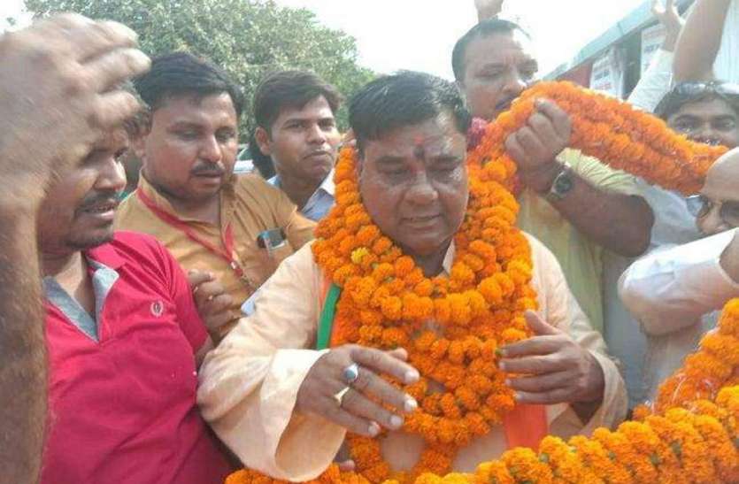 bahraich बहराइच में खिला कमल, अक्षरवरलाल गोंड सपा के शब्बीर वालमिकी को एक लाख वोटों से हराया