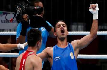 Boxer Amit Panghal and Shiva Thapa enter the Indian Open semifinal बॉक्सर अमित पंघल का धमाल, इंडिया ओपन में पक्का किया पदक