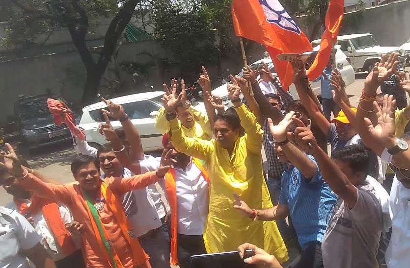 chhattisgarh lok sabha results छत्तीसगढ़ में BJP 4 सीट जीती, 4 सीटों पर पहुंची जीत के करीब, लेकिन यहां फंसा पेंच