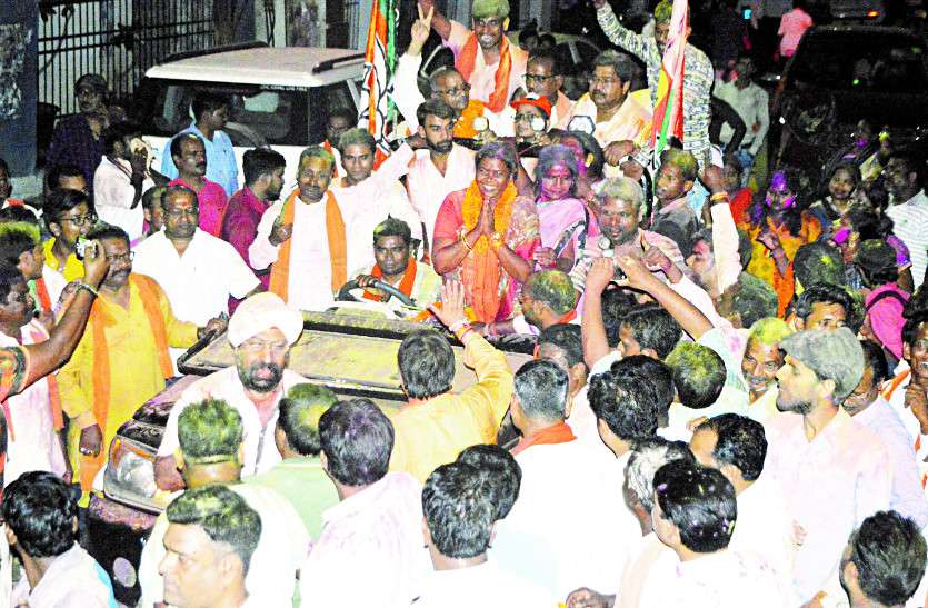 पांचवीं बार भी बीजेपी की बादशाहत बरकरार, गोमती साय ने कांग्रेस प्रत्याशी लालजीत सिंह राठिया को पछाड़ा पांचवीं बार भी बीजेपी की बादशाहत बरकरार, गोमती साय ने कांग्रेस प्रत्याशी लालजीत सिंह राठिया को पछाड़ा