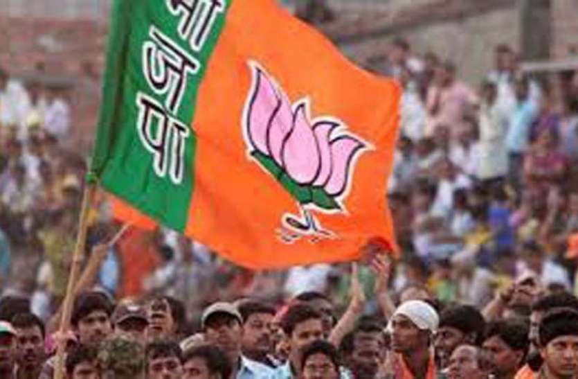 bjp number 1 in bundelkhand बुंदेलखंड में भाजपा सबसे आगे, झांसी में वोटों का अंतर साढ़े तीन लाख के पार