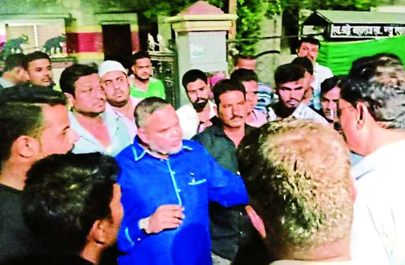 goli नमाज पढक़र घर लौट रहे निगम सभापति को नकाबपोश बदमाशों ने गोली मारी