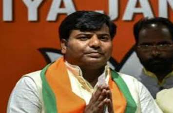 bjp candidate praveen nishad lead on sant kabir nagar seat भाजपा प्रत्याशी प्रवीण निषाद गठबंधन के कुशल तिवारी से 20 हजार वोटों से आगे