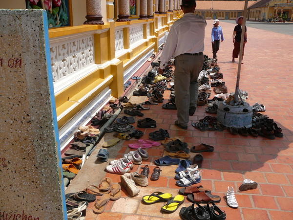 Most Important Things To Remember When Doing Puja | मंदिर में जूते-चप्पल उतारते समय कभी न पलटें, इन बातों का रखें विशेष ध्यान | Patrika News