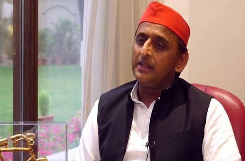 Akhilesh Yadav tweet on surat building fire case सूरत में आग से 15 छात्रों की मौत पर अखिलेश ने किया ट्वीट, छवियों को देखकर टूटा दिल