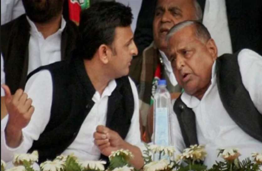 Akhilesh Yadav अखिलेश यादव ने अपनी ही पार्टी के नेताओं को दिया सबसे बड़ा झटका,भंग की सभी कार्यकारिणी