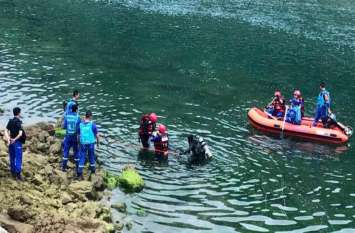 Boat capsizes in southwest China river, 10 people killed , 8 missing दक्षिण-पश्चिम चीन में नाव पलटने से 10 लोगों की मौत, अभी भी 8 लापता