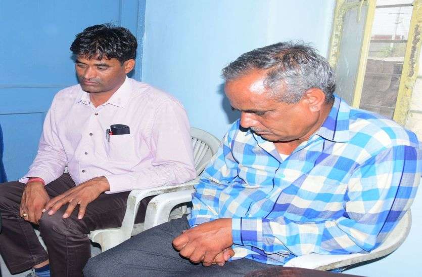 PHED AEN and his senior assistant सलाखों में घुसखोर पीएचईडी एईएन और उसका वरिष्ठ सहायक