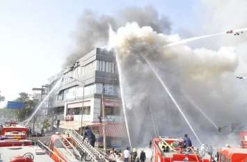 Fire broke out at multicomplex in surat सूरत के बहुमंजिला कॉम्पलैक्स में हुआ अग्नितांडव