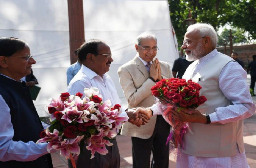 pm modi PM मोदी ने चुनाव में जीत के लिए PMO स्टाफ और उनके परिजनों को कहा शुक्रिया