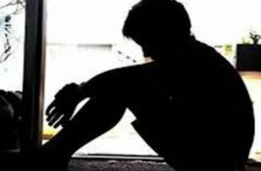 kumarm कक्षा तीन में पढ़ने वाले छात्र के साथ खरबूज बेचने वाले नाबालिग ने की दरिंदगी, हालत देखकर परेशान हो गए माता—पिता, देखें वीडियो