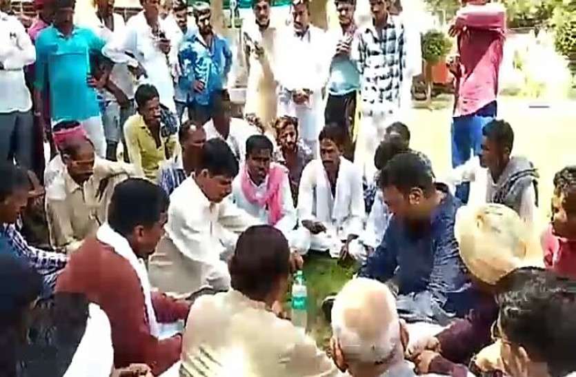 Dispute प्रशासन तथा व्यापारियों की मध्यस्थता के बाद मजदूर संगठनों में समझौता, चार दिन से बंद पड़ा गेंहू का उठाव शुरू