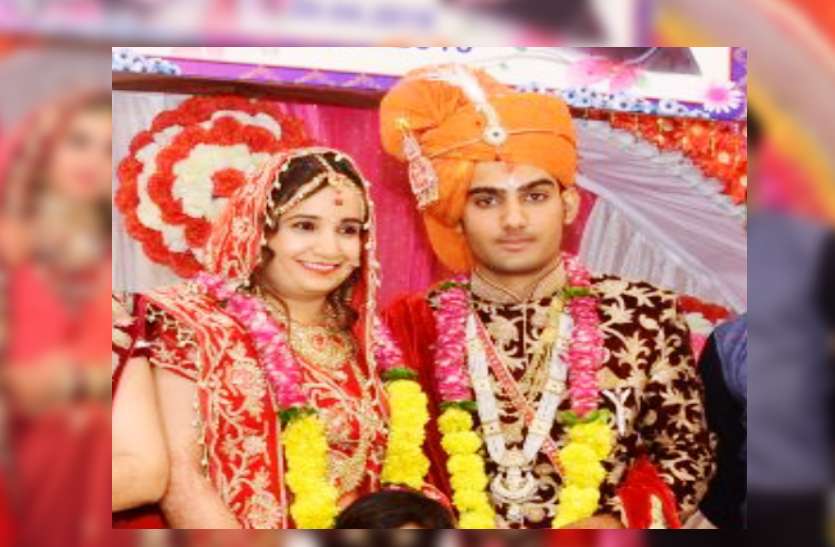 कस्बे की देवड़ा स्कूल के पास रहने वाली विवाहिता की मौत उसके ससुराल डूंगरगढ़ में दो मंजिला छत से गिरने पर हो गई। ससुराल में बहू की दो मंजिला छत से गिरने से मौत, परिजन बोले- बेटी को दहेज के लिए मार डाला
