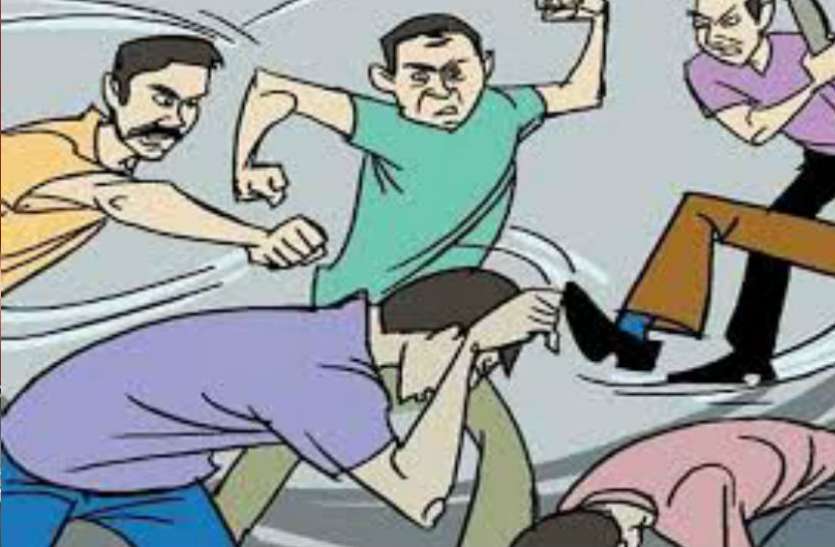 The woman pulled out the newly constable, beat her in the house बाइक सवार ने महिला नव आरक्षक को खींचा तो कार सवारों ने घर में घुसकर पीटा